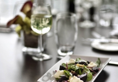 Unwind and Dine: Experience the Delights of Riverside Dining at Thames Lodge sidebar image